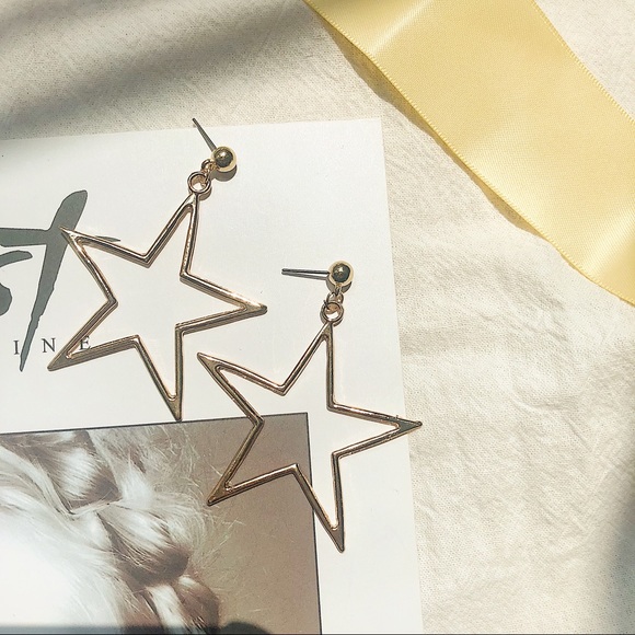 Gold Star ⭐️ Drop Earrings - Picture 3 of 5